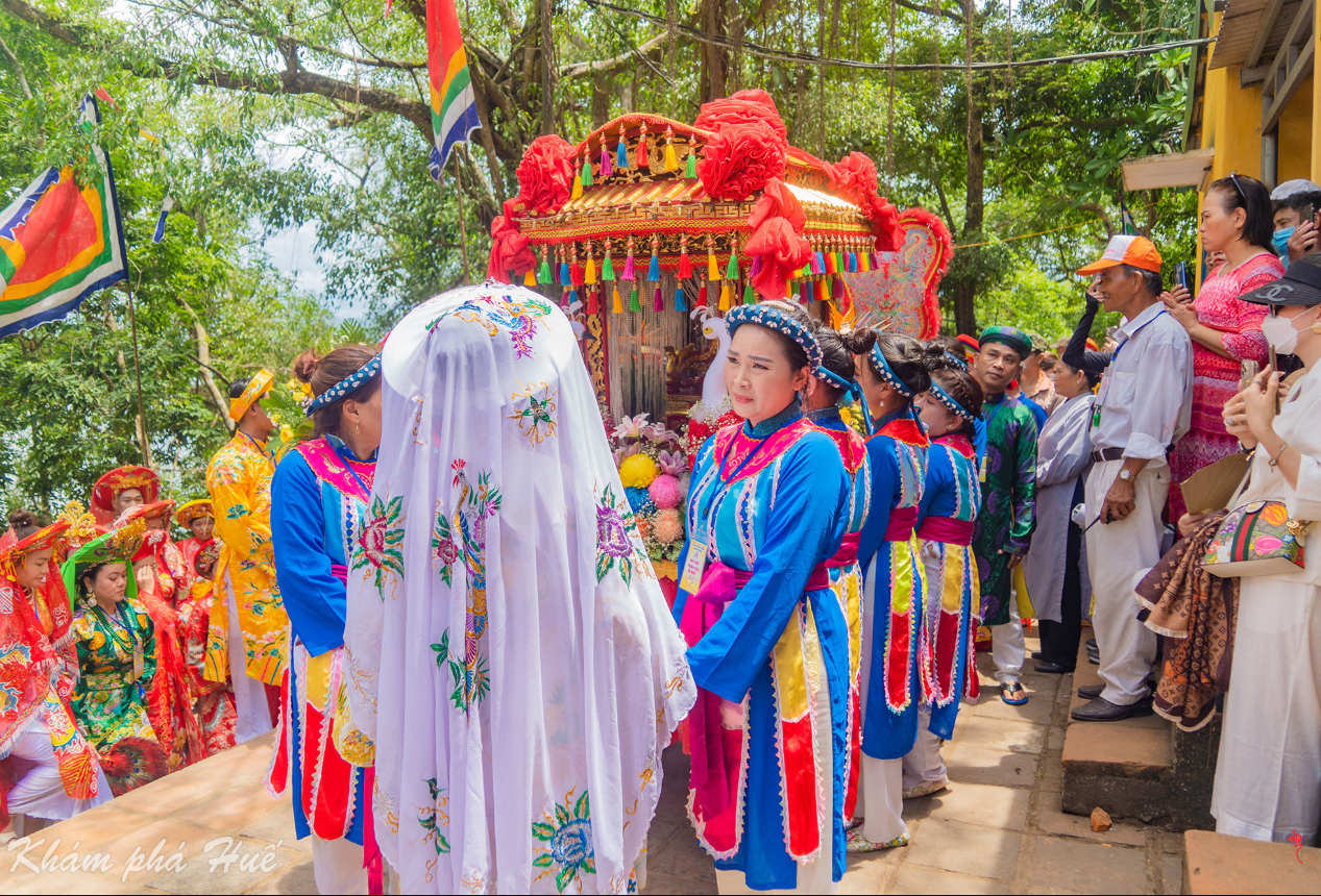 nguyên nhân tạo ra khác biệt trong thực hành nghi lễ ở Huế